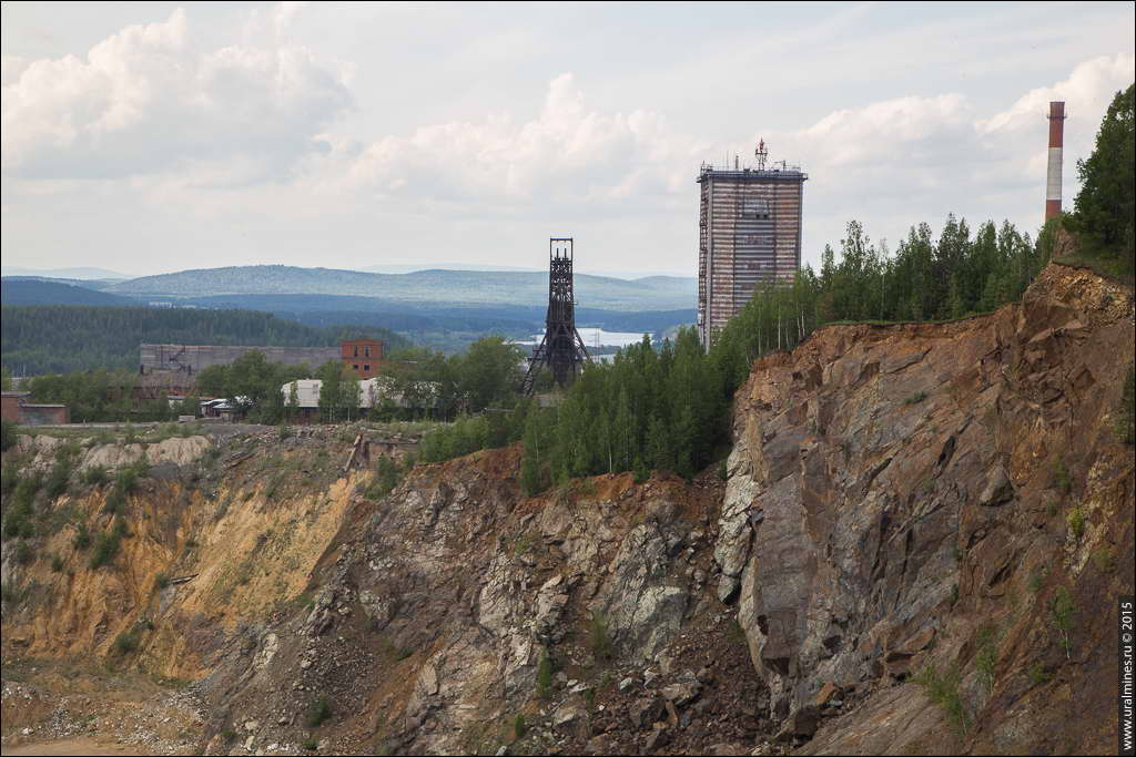 Безрудный участок горы Высокой и копры шахт Клетьевая и Магнетитовая-бис