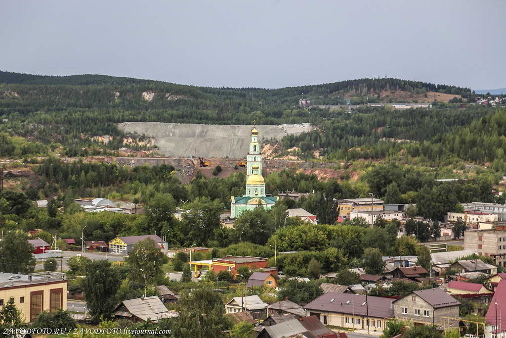Вид на район Ключи и Свято-троицкую церковь