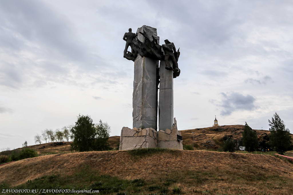 Памятник металлургам у Лисьей горы
