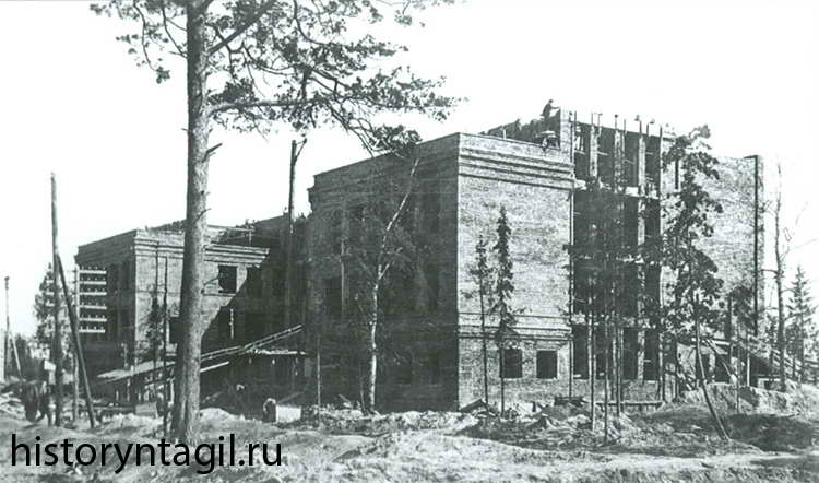 Строительство будущей школы №9 (фото 1934 г.)