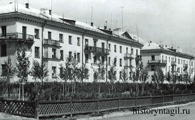 Вид бульвара Хмельницкого (теперь - пр. Дзержинского) со стороны ул. Сталина (теперь - пр. Вагоностроителей). 1961 год