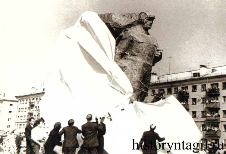 Открытие памятника на площади Славы. 1968 год.
