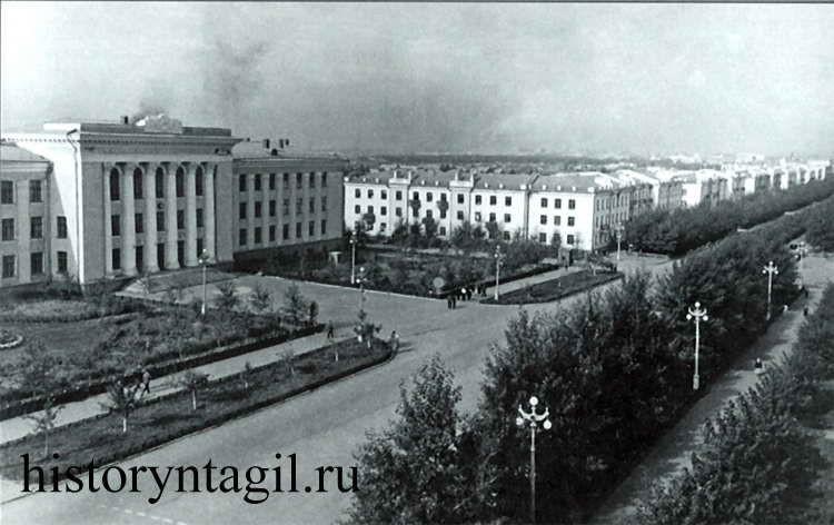 Панорама проспекта Вагоностроителей с видом техникума. 1961 год