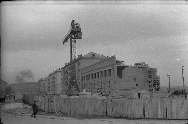 Строительство домов по пр. Строителей. Строительство здания центральной городской библиотеки. Первая половина 1960-х гг.