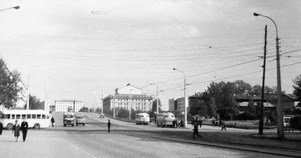 Вид на пр. Ленина и перекресток пр. Ленина - ул. Первомайская. Август 1966 года