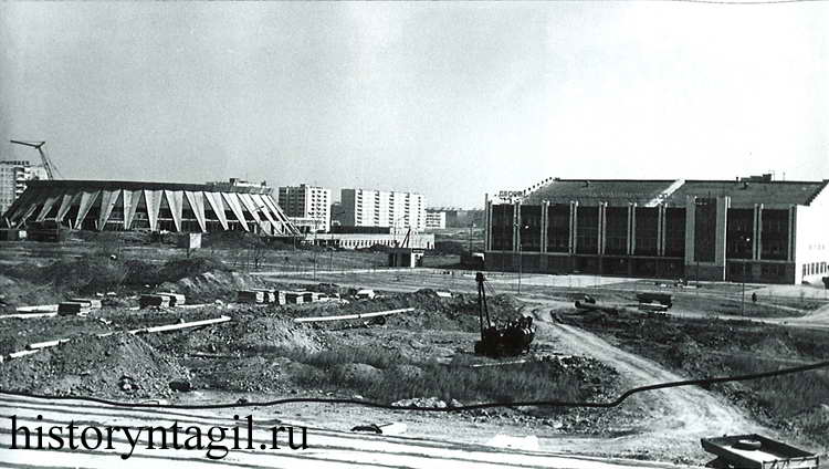 Здание дворца водного спорта и строительство здания крытого катка. 1980-е гг.