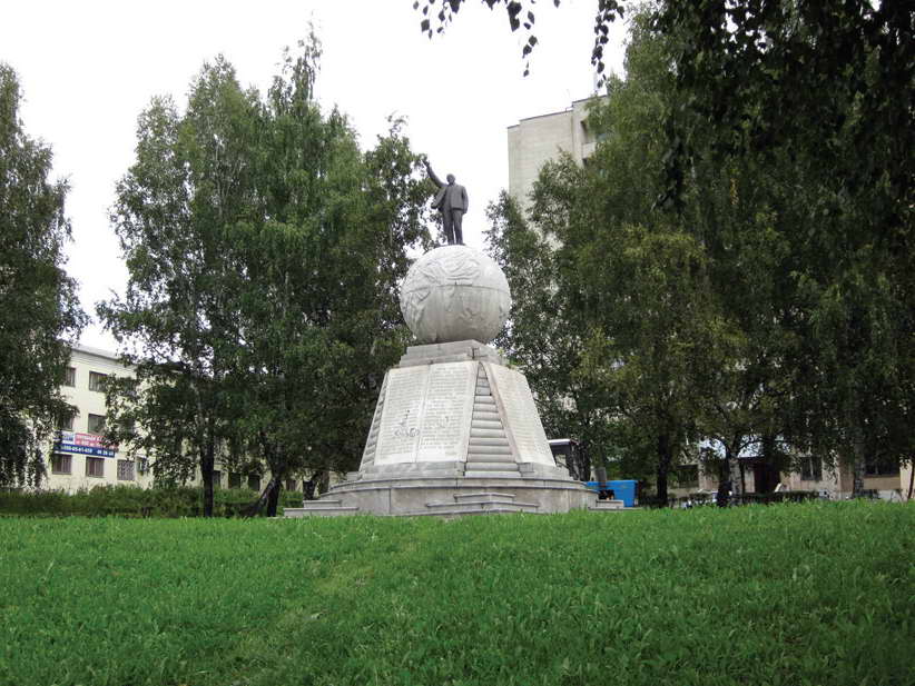 Памятник В.И. Ленину в Сквере рабочей молодежи. 2014 год