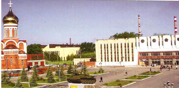 Вид на площадь перед центральной проходной УВЗ