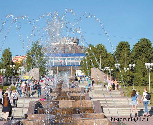 Каскад фонтанов в парке имени Бондина.