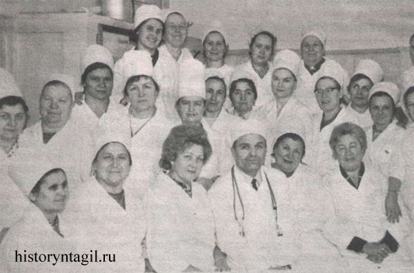 Фотографии медперсонала, который стоял у истоков открытия госпиталя, заботливо хранятся в больничном фотоальбоме