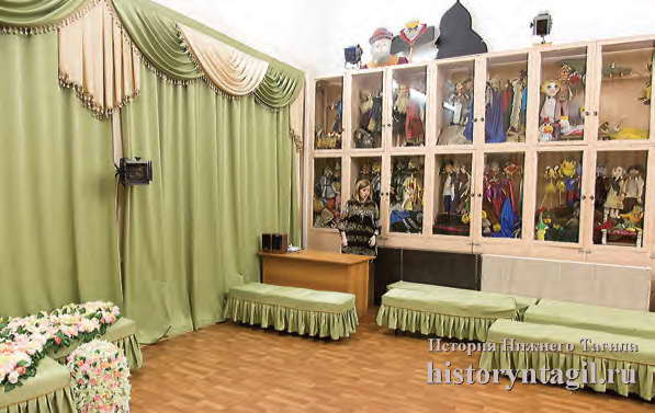 Сейчас для камерных спектаклей и хранения кукол используют репетиционный зал.