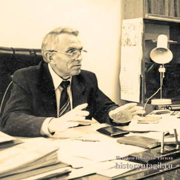 Е.Г. Зудов в рабочем кабинете. 1994 год