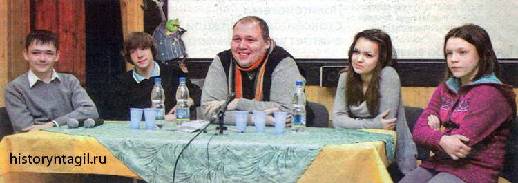 Слева направо: актеры Александр Сарапулов и Андрей Бурнашёв (Нижний Тагил), второй режиссер Андрей Титов, Анастасия Молотилова (Нижний Тагил) и Анна Патокина (Пермь)