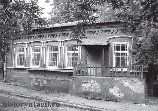 В этом доме в 30-х годах прошлого века жила семья Булата Окуджавы.
