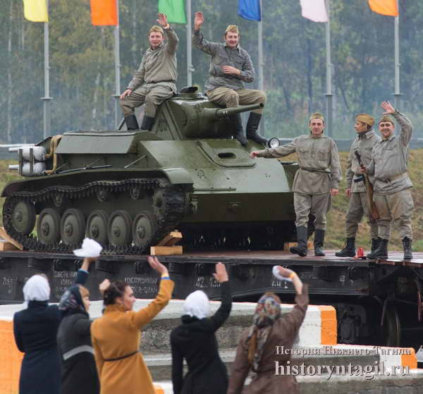 В составе колонны "Тагильский рабочий" – танки БТ-7, Т-70, Т-34