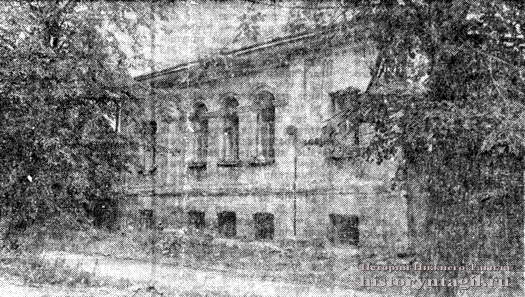 Дом заводских служащих Шептаевых (ул. Тагильская, 34). Памятник архитектуры начала XIX века.