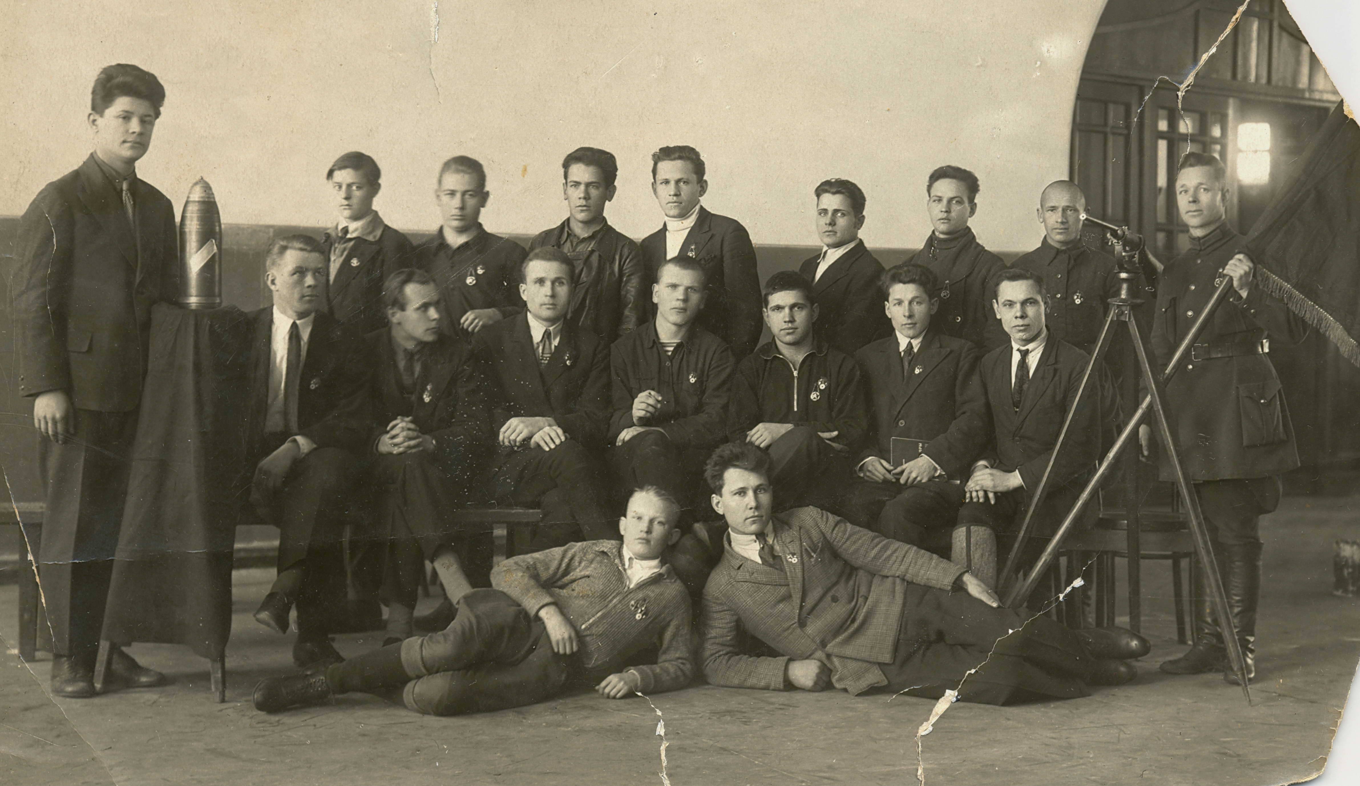 Ворошиловские стрелки, справа Л.И. Борисов 1934-35 г.