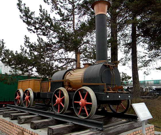 Памятник-макет паровозу Черепановых в Новосибирском музее железнодорожной техники 