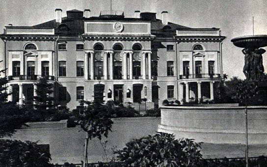 Нескучный (Александрийский) дворец (фото 50-х г. ХХ в.)