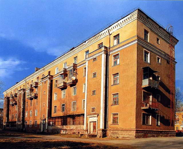 Жилой дом № 20 по ул. Жуковского (фото разных лет)