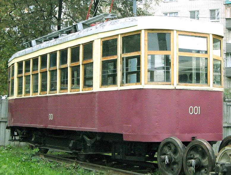 Трамвай "серии Х" Мытищинского вагоностроительного завода в трамвайном парке Екатеринбурга