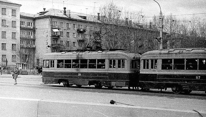 Трамвай КТМ на пр. Ленина