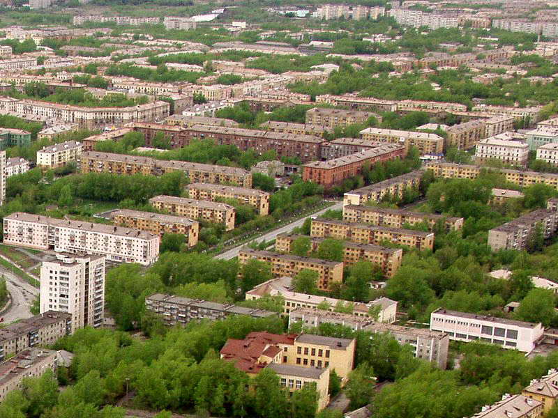 Вид с воздуха на улицу Октябрьской Революции (фото 1990-х гг.)