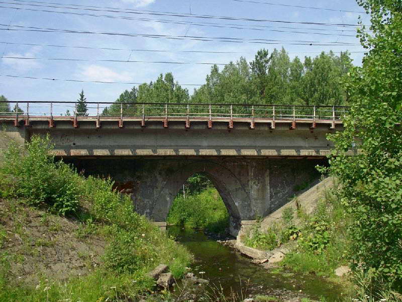 Железнодорожный мост через реку Каменка вблизи станции Анатольской