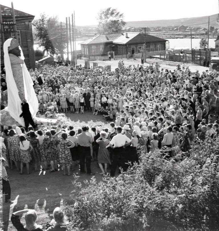 Открытие памятника Д. Н. Мамину-Сибиряку в посёлке Висим (фото 1962 г.)