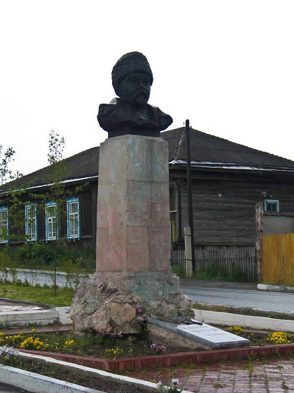 Памятник Мамину-Сибиряку в 2011 г. 