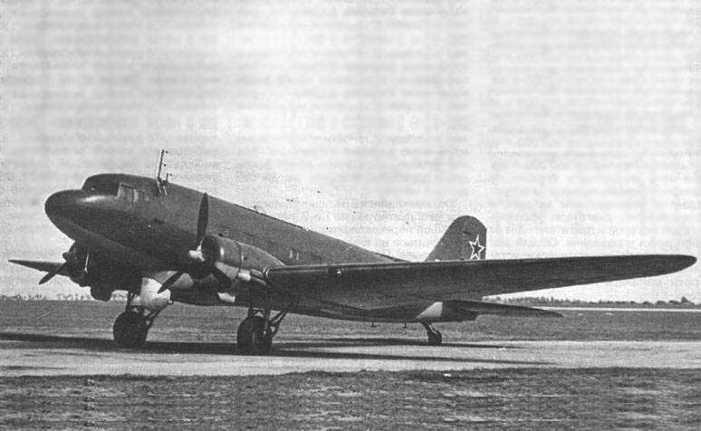 Пассажирский Ли-2 на аэродроме (фото 1965 г.)
