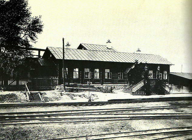 Одна из станций демидовской узкоколейки. Начало XX века. Станция "Узловая",
позднее переименованная в "Кедун-Быково"
(фото 1910 г.)