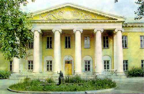 Здание поликлиники (в 1859-1888 гг. в этом госпитале работал П.В.Рудановский, доктор медицины, член Парижской Академии наук)