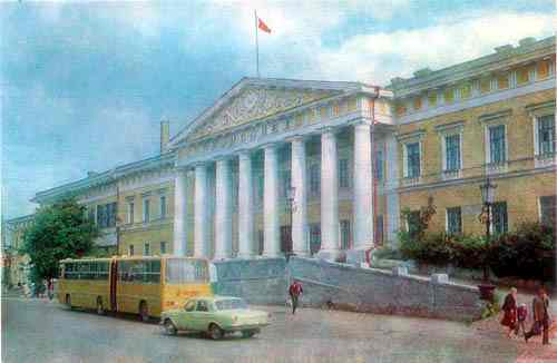 Здание исполнительного комитета Совета народных депутатов - 1987 год.