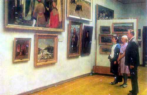 В залах Нижнетагильского музея изобразительных искусств