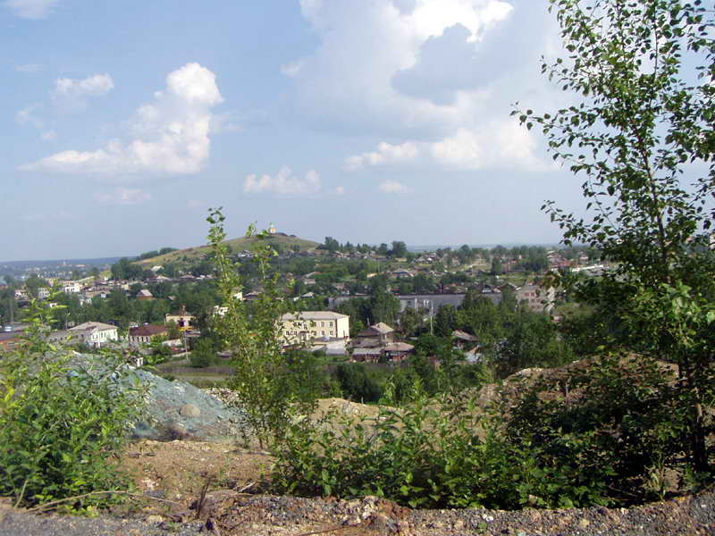 Вид на старую Гальянку со смотровой площадки Главного карьера ВГОК. Фото 2006