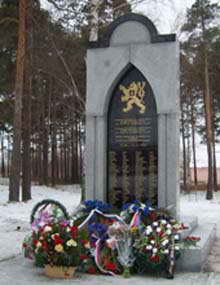 Больше всего "повезло" белым добровольцам и легионерам. Часть чехословацких воинов похоронили в братской могиле на кладбище Скорбященского монастыря. Установлен в 2009 г.