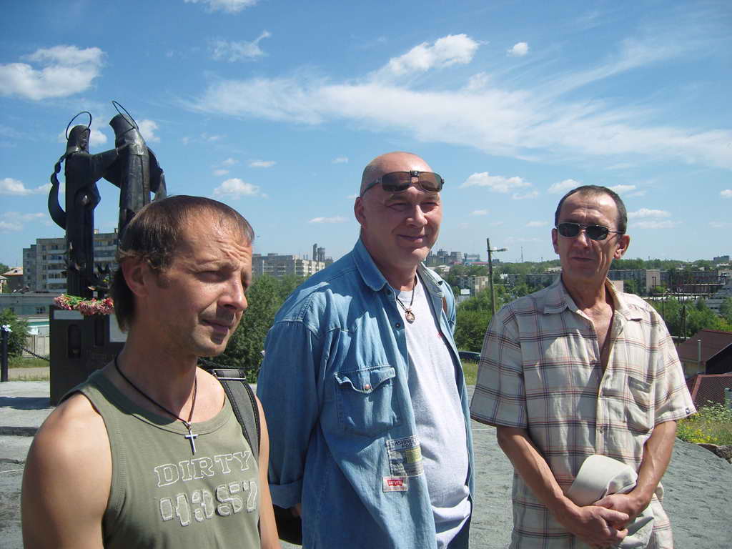 Скульпторы (слева направо) А.П. Барахвостов, А.И. Иванов и А.И. Мартынов