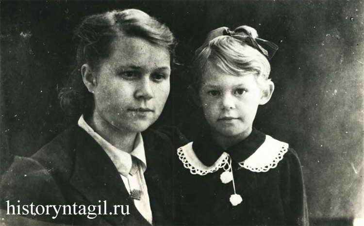 Александра Павловна Горновая с дочерью. 1942 год.