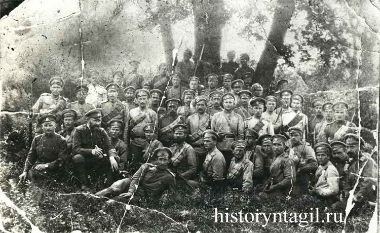 снимок, найденный на месте разобранного частного дома на Вые. На снимке группа солдат. Снимок сделан, вероятно, в 1916 или в 1917 году.